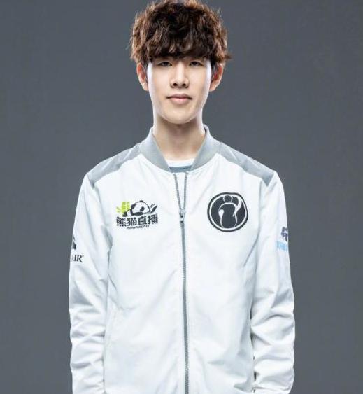 Daeny：世界赛和T1打训练赛感觉他们很强，因为了解所以害怕