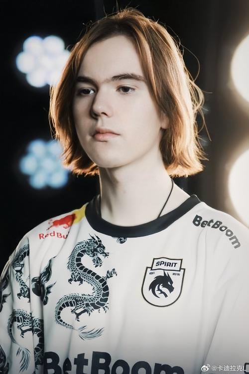 100 Thieves CEO花费$30,000进行箱子开启，获得$3,000刀具