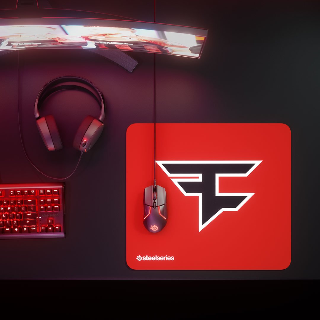 前往冠军之路！ Top Esports 官方关注了 Kanavi 、教练 Hongmi 和刘青松的微博