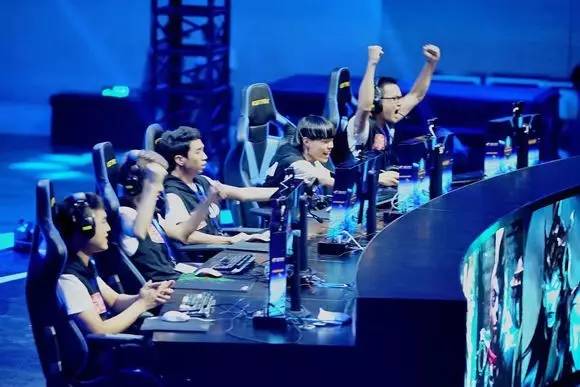 外媒统计LPL今年海外峰值最高的三场比赛：春决第一夏决第三